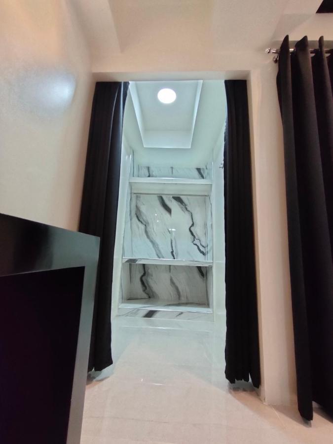 Burgundy Mckinley Place Service Apartment Manila Ngoại thất bức ảnh
