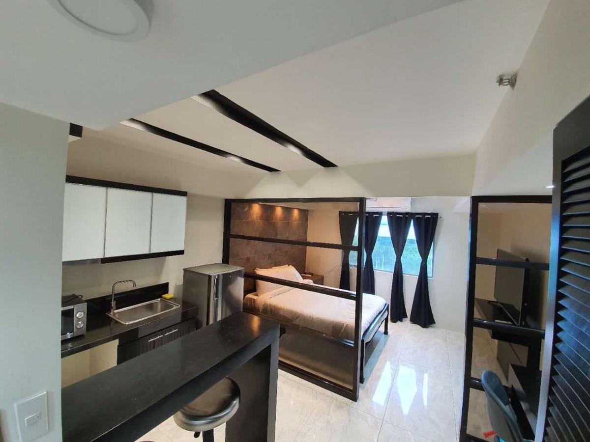 Burgundy Mckinley Place Service Apartment Manila Ngoại thất bức ảnh