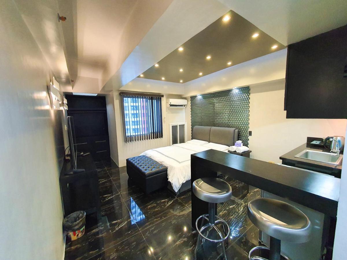 Burgundy Mckinley Place Service Apartment Manila Ngoại thất bức ảnh
