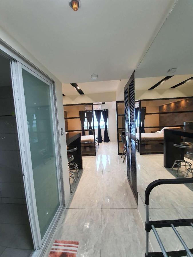 Burgundy Mckinley Place Service Apartment Manila Ngoại thất bức ảnh