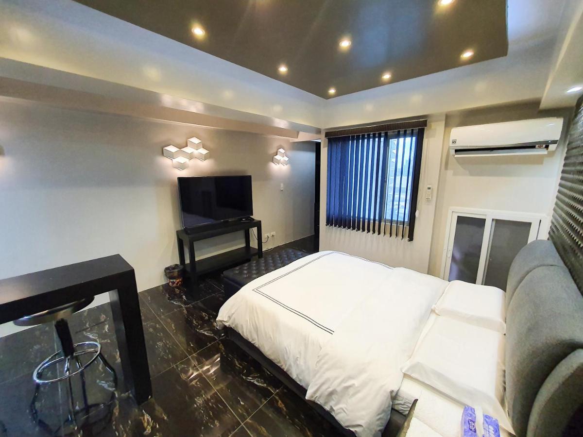 Burgundy Mckinley Place Service Apartment Manila Ngoại thất bức ảnh