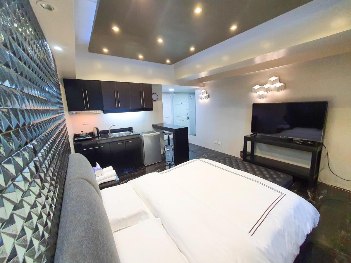 Burgundy Mckinley Place Service Apartment Manila Ngoại thất bức ảnh