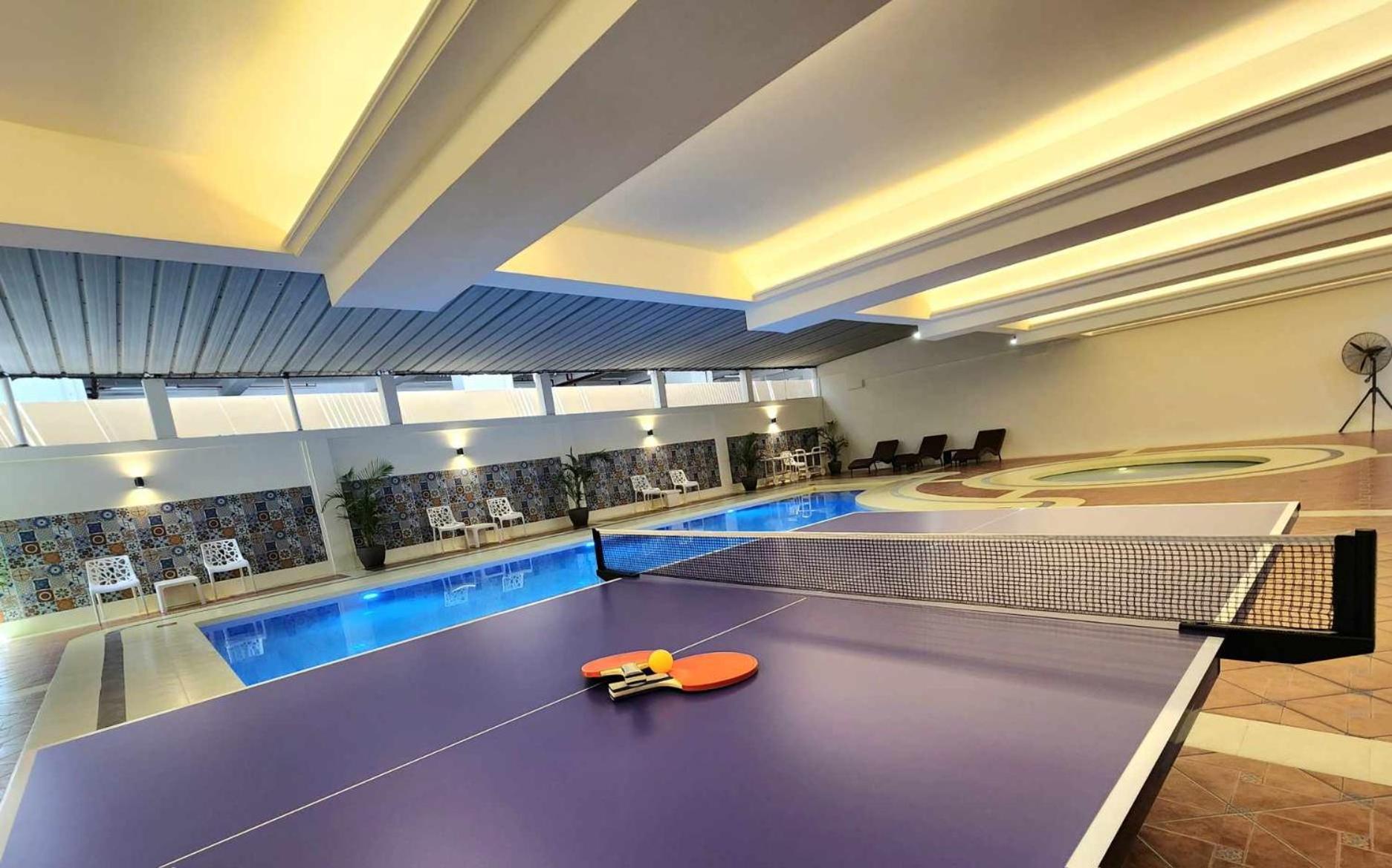 Burgundy Mckinley Place Service Apartment Manila Ngoại thất bức ảnh