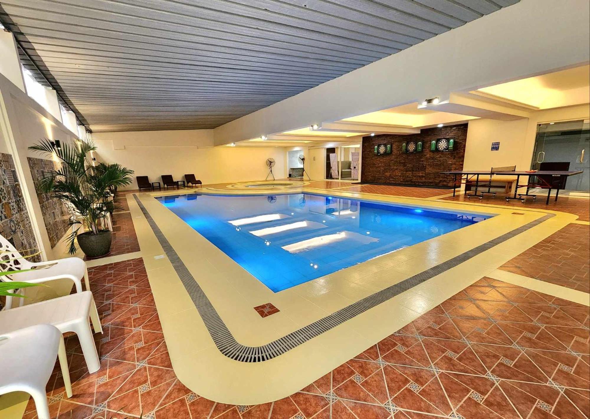 Burgundy Mckinley Place Service Apartment Manila Ngoại thất bức ảnh