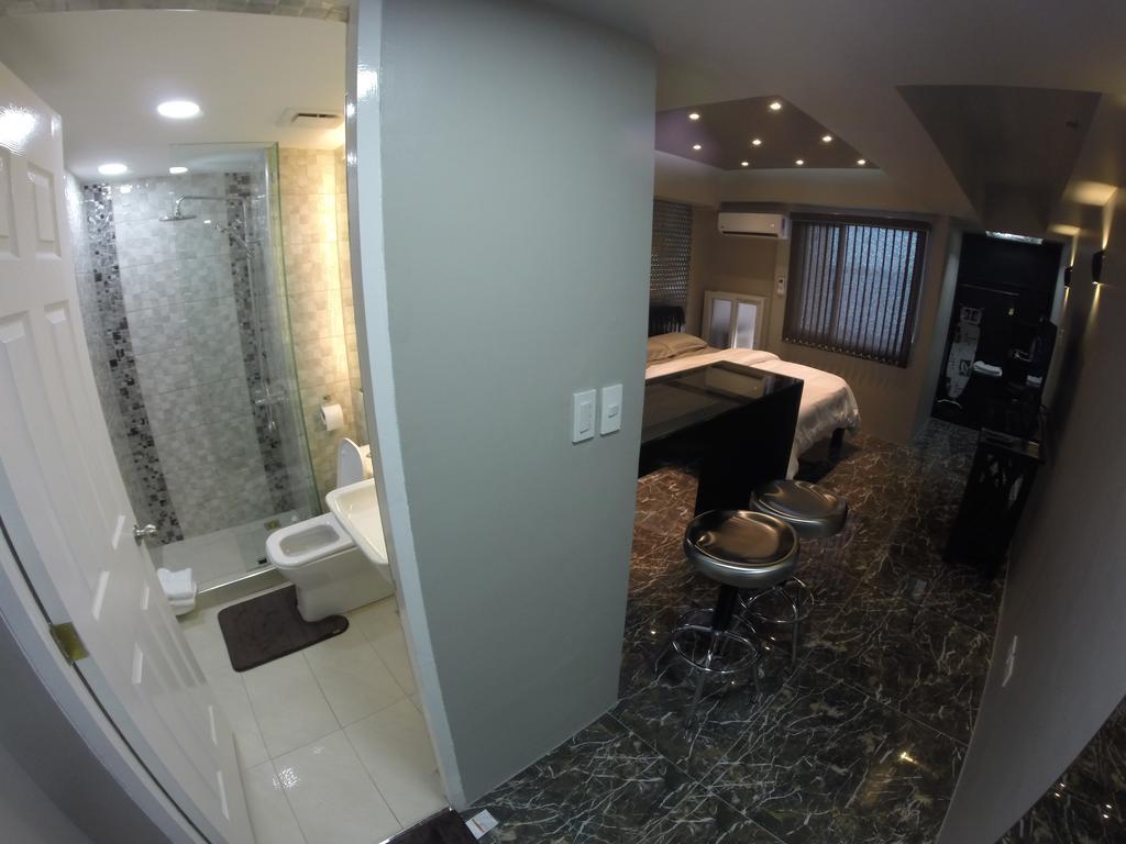 Burgundy Mckinley Place Service Apartment Manila Ngoại thất bức ảnh