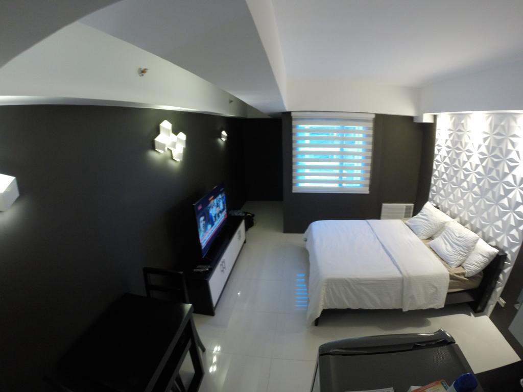 Burgundy Mckinley Place Service Apartment Manila Ngoại thất bức ảnh