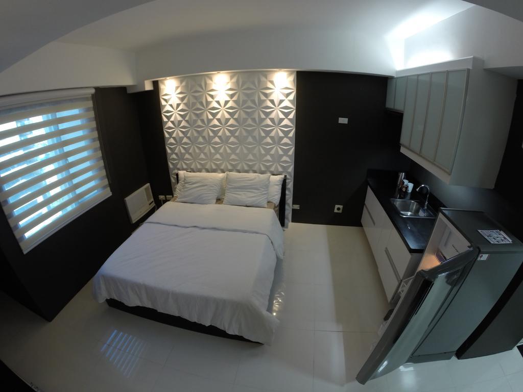 Burgundy Mckinley Place Service Apartment Manila Ngoại thất bức ảnh