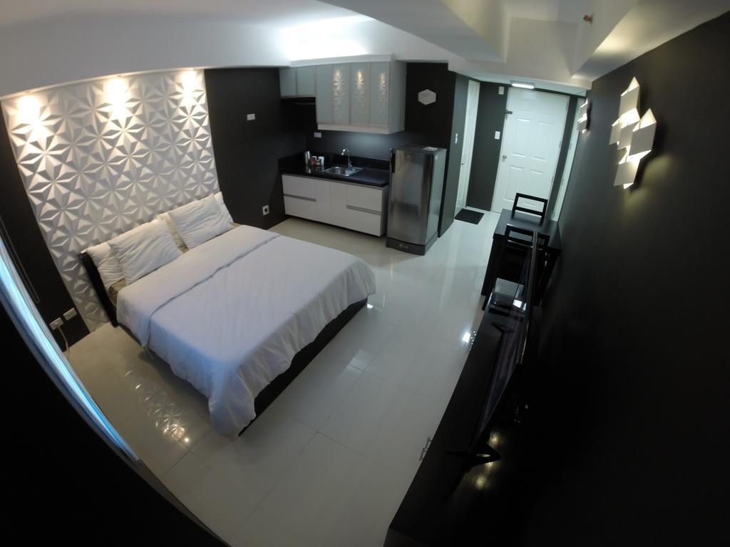 Burgundy Mckinley Place Service Apartment Manila Ngoại thất bức ảnh