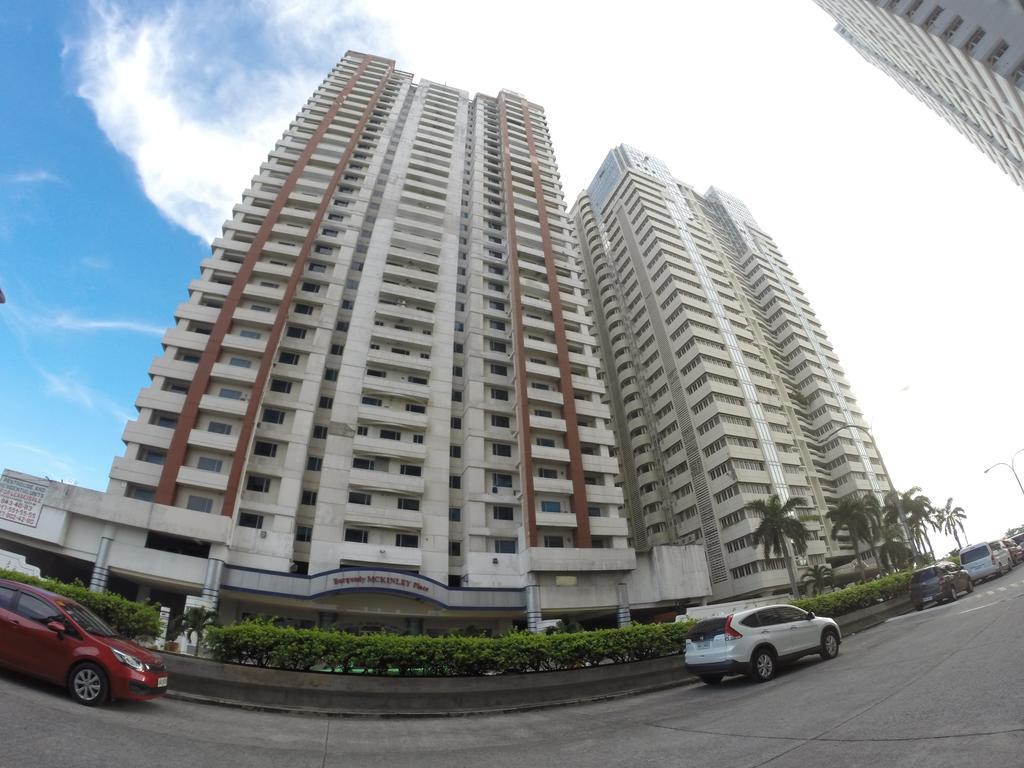 Burgundy Mckinley Place Service Apartment Manila Ngoại thất bức ảnh