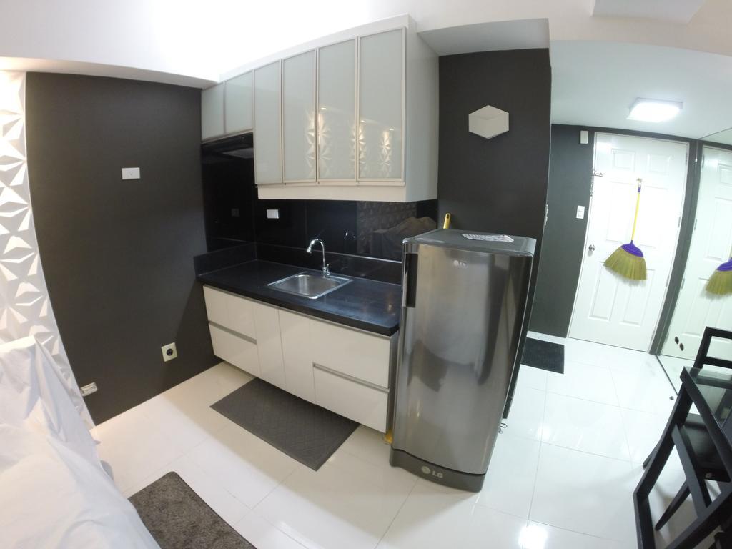 Burgundy Mckinley Place Service Apartment Manila Ngoại thất bức ảnh
