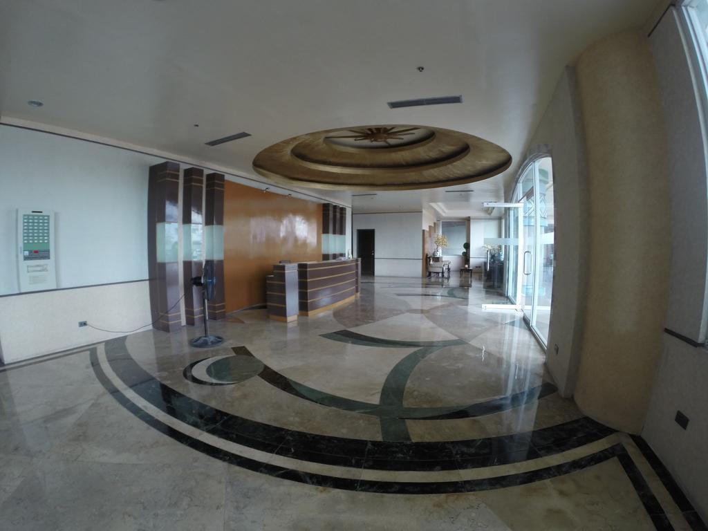 Burgundy Mckinley Place Service Apartment Manila Ngoại thất bức ảnh