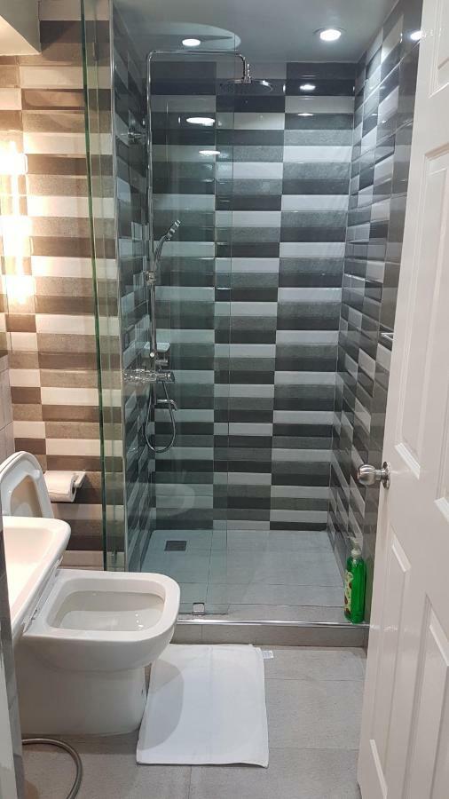 Burgundy Mckinley Place Service Apartment Manila Ngoại thất bức ảnh
